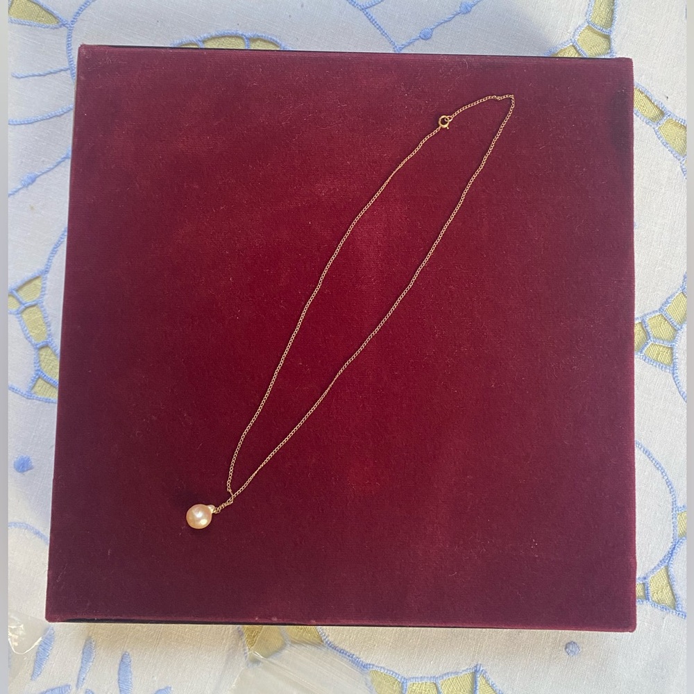 Elegant Gold Pearl Necklace